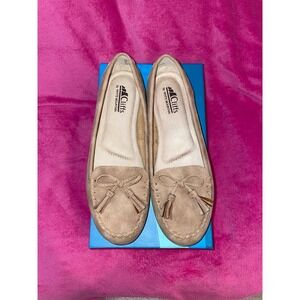 Cliffs By White Mountain Women's Mocassin Flat Slip On Shoes. Size 8 (NWTS)